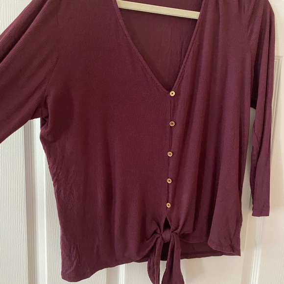 Like new Michael by Michael Kors button down tie front burgundy 3/4sleeve blouse - Picture 4 of 9